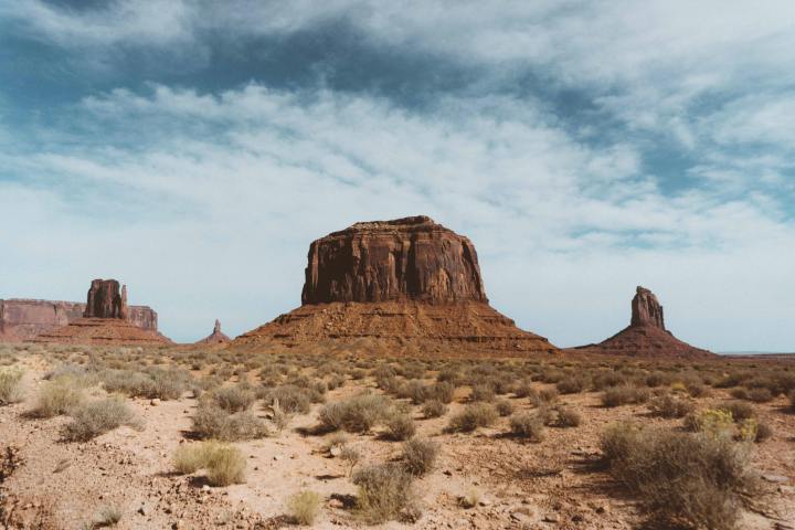 Vast onlook of the three iconic buttes of monument valley near valley drive